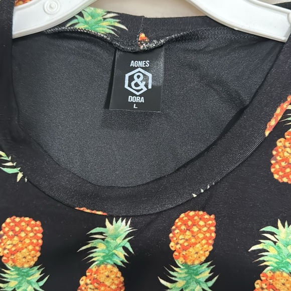 Brand new WTG Agnes Dora Black Print Fruit Sleeveless Top Size Large - Picture 5 of 9